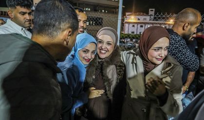 Mısır'da tedavi gören bir grup Filistinli hasta Gazze'ye döndü