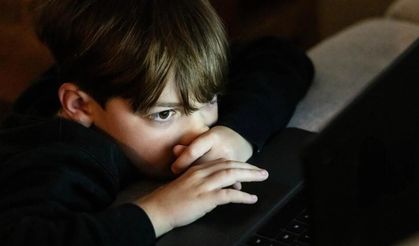 Kontrolsüz ekran kullanımı psikolojimizi nasıl etkiliyor? Uzman isimden önemli açıklamalar