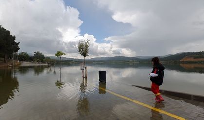 Çorum barajında su doluluk oranı tehlikeli seviyeye ulaştı, kapaklar açıldı