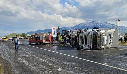Ağrı'da zincirleme kaza: Ölü ve yaralılar var!