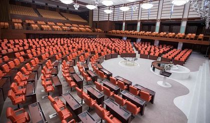 En düşük emekli aylığının artırılmasına yönelik düzenlemeyi de içeren kanun teklifi TBMM Genel Kurulunda kabul edildi