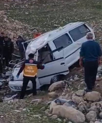 Batman'da feci kaza: Otomobil uçuruma yuvarlandı!