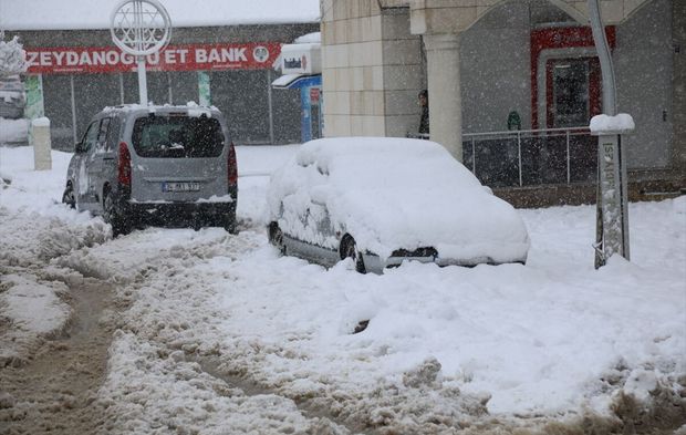 Van'da yerleşim birimleriyle karayolu irtibatı kesildi