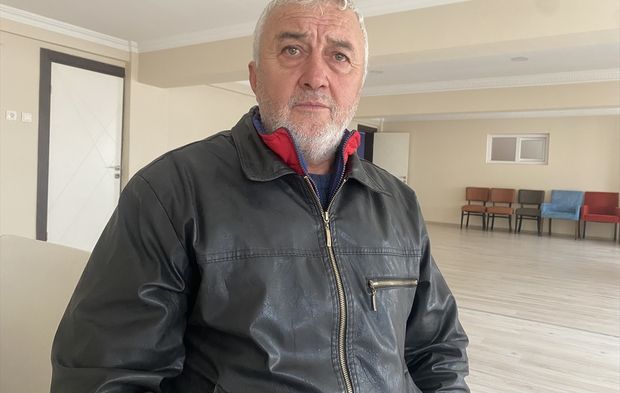 Lavaboları temizlerken bulduğu para ve altınları sahibine ulaştırdı