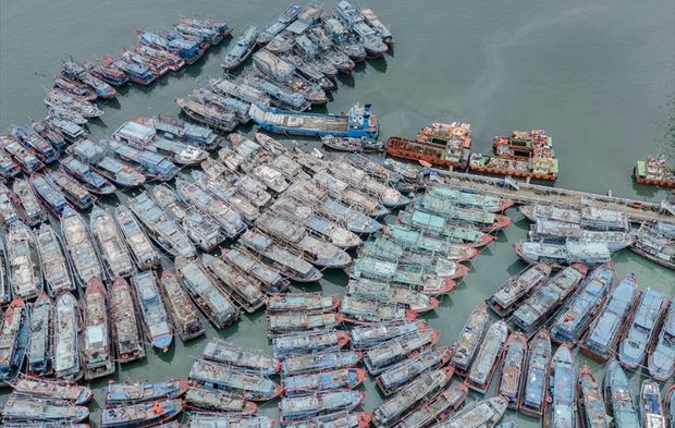 Balıkçı limanında tekneden geçilmiyor!