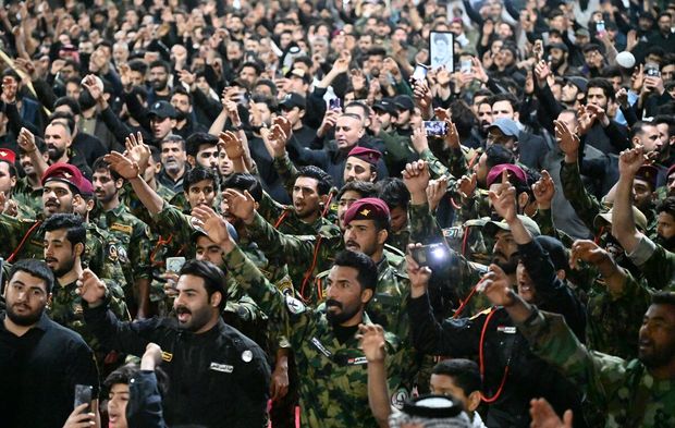 Irak'ta halk İran'a destek için sokaklara indi