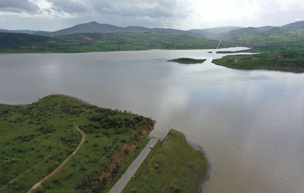Balıkesir'de kurumaya yüz  tutan baraj, yağışların ardından tekrar su ile doldu