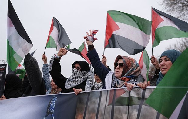 Aksa Kadınları Derneği, Filistin için meydana indi