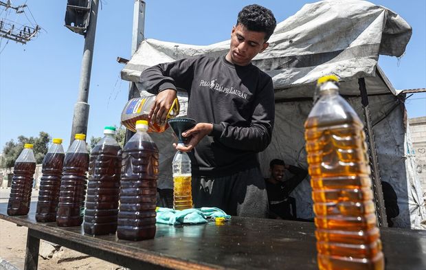 Gazzeliler destan yazıyor. Atık plastikten yakıt ürettiler