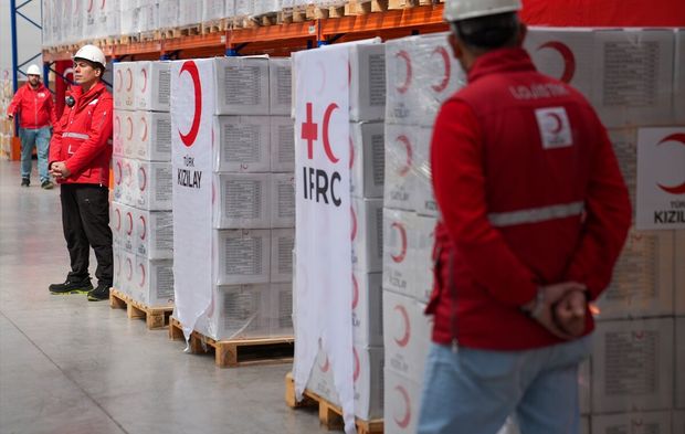 Kızılay'ın İran'a gönderdiği insani yardım tırları yola çıktı
