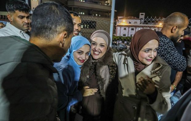 Mısır'da tedavi gören bir grup Filistinli hasta Gazze'ye döndü