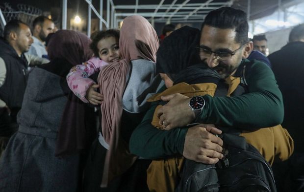 Yurtdışındaki tedavileri biter bitmez Gazze'ye geri döndüler
