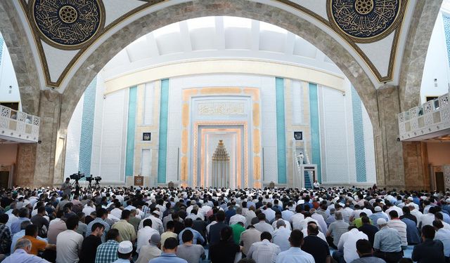 Cuma hutbesi: İnsan; kâinatın gözbebeği