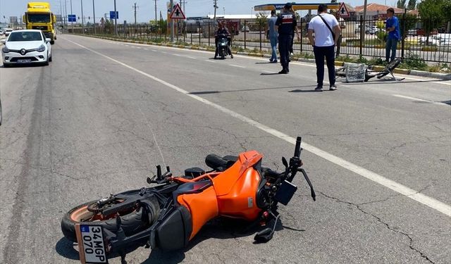 Motosikletin çarptığı bisikletli ağır yaralandı