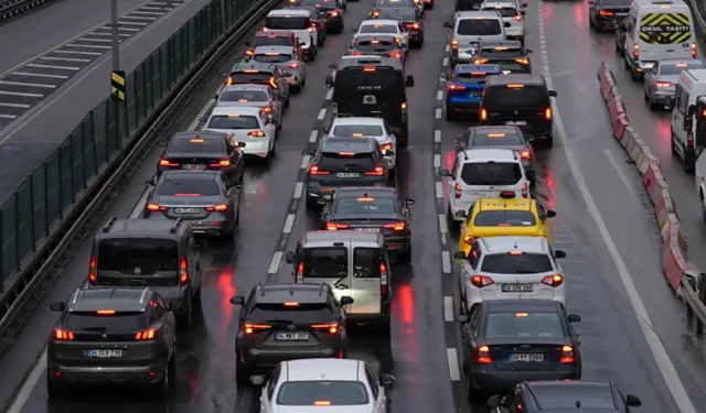 İstanbul'da akşam saatlerinde yoğun trafik!