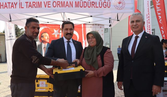 depremzede üreticilere keçi ve koyun kırpma makinesi dağıtıldı