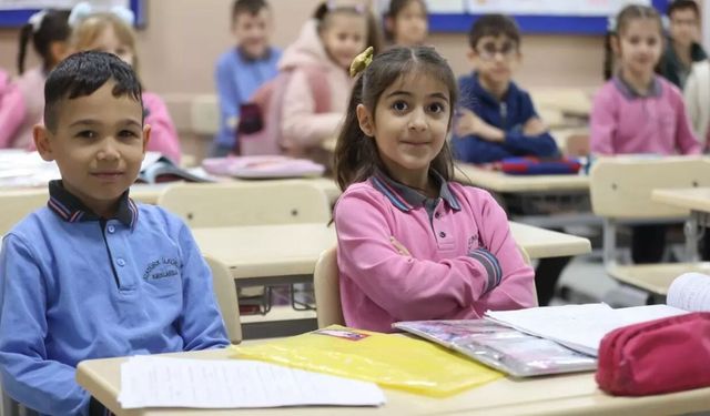 Ara tatil sona erdi: Okullarda ders zili çaldı