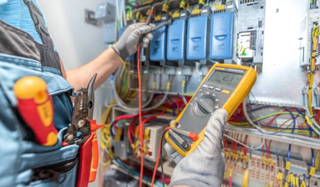 Adana  1 Aralık'ta karanlığa gömülecek! Adananın ilçelerinde onlarca mahallede elektrik kesintisi olacak..