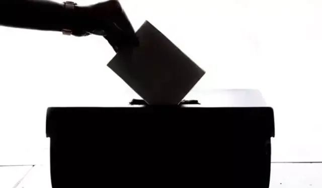 Ana muhalefet partisi kendini feshediyor