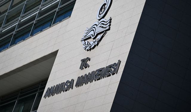 İki siyasi parti feshedildi