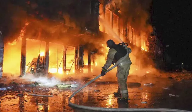 Ukrayna'dan Rusya'ya İHA saldırısı: Liman alev aldı, gemiler zarar gördü