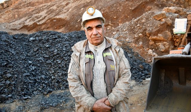 51 yıllık madenci işini sürdürüyor