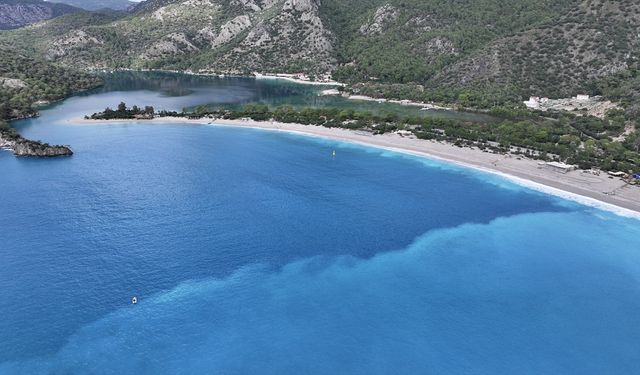 Ölüdeniz'in rengi turkuaza döndü