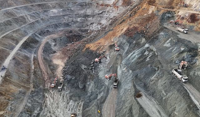 Haftalardır göcük altında kalan şantiye müdürü aranıyor!