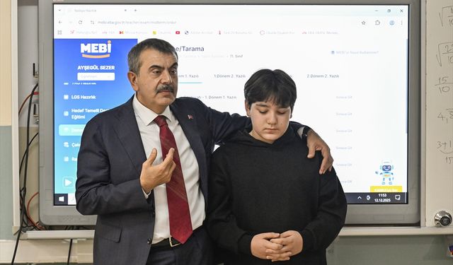 Bakan Tekin, öğrenci meclis başkanı seçilen öğrencinin vaadini gerçekleştirdi