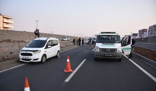 Şanlıurfa'da acı olay: Minibüs ve hafif ticari aracın çarptığı yaya hayatını kaybetti