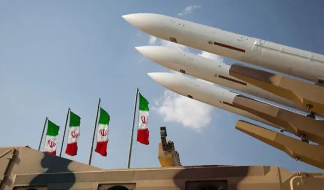 İran'dan balistik füze tatbikatı