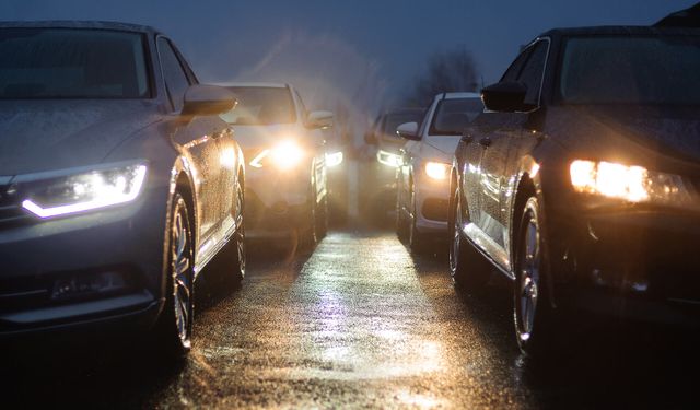 Araç Farları Artık Gündüz de Açık Olacak: Uymayana Para Cezası ve 4 Ceza Puanı Verecekler