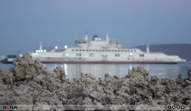 Van Gölü’nde sular çekildi, mikrobiyolitler ortaya çıktı