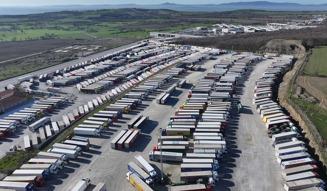 Yunanistan'daki çiftçi eylemleri sınır kapılarında tır trafiğini aksatıyor