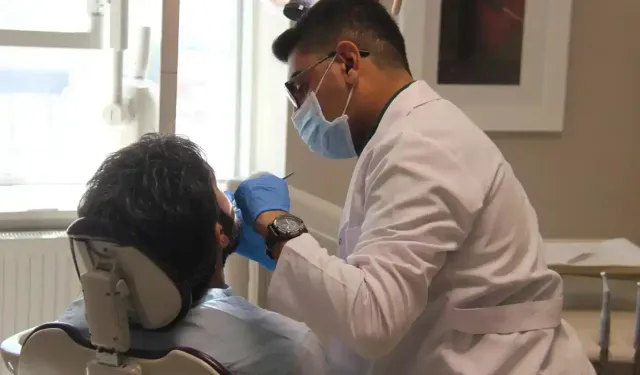 Diş etlerindeki yanma ve ağrı farklı sorunların habercisi olabilir!