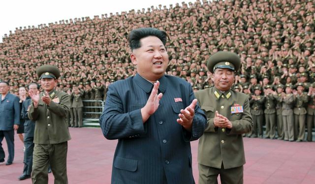Kim Jong-un, Rusya'daki görevden dönen birliği kabul etti
