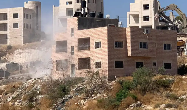 Siyonist rejim durmuyor! İnşaat halindeki binayı yıktılar