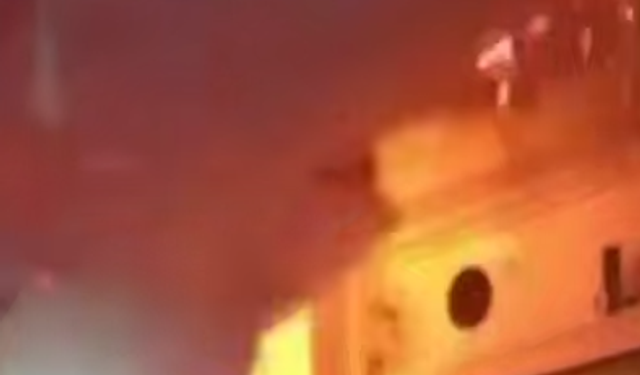 Yangında tavan çöktü, itfaiye ekipleri ölümden döndü