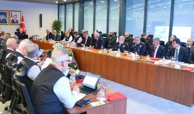 Bakan Yerlikaya’dan yeni yıl tedbirleri toplantısı