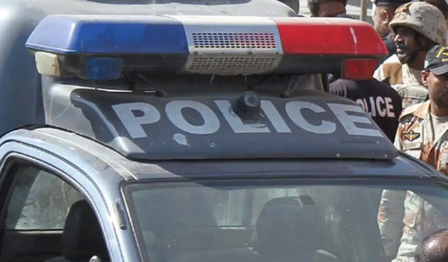 Pakistan'da polis ekiplerine pusu: 5 ölü