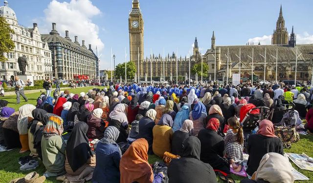 Gazze savaşı Britanyalıları İslam'a yöneltiyor