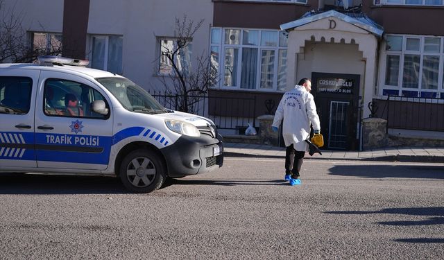 Erzurum'da bacasını temizlediği 5 katlı binanın çatısından düşen kişi öldü