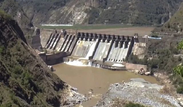 Gerginlik tırmanıyor: Hindistan, Pakistan'a giden suyu kesti