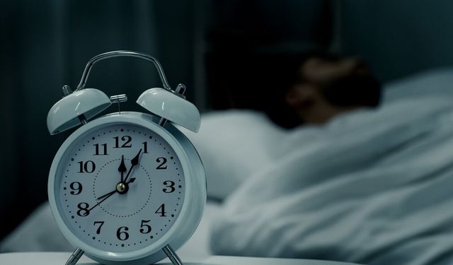 Alarm çalmadan uyanmamızın sebebi açıklandı