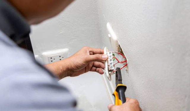 Adana 8 Aralık'ta karanlığa gömülecek! Adananın ilçelerinde onlarca mahallede elektrik kesintisi olacak..