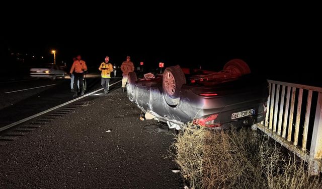 Otomobil devrildi: 5 yaralı