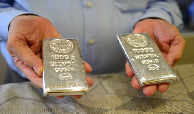 Gümüş, 45 yıl sonra ilk kez petrolü geçti