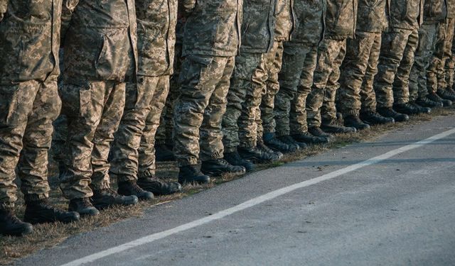 Zorunlu askerlik hizmetini 1 yıla çıkarıyorlar