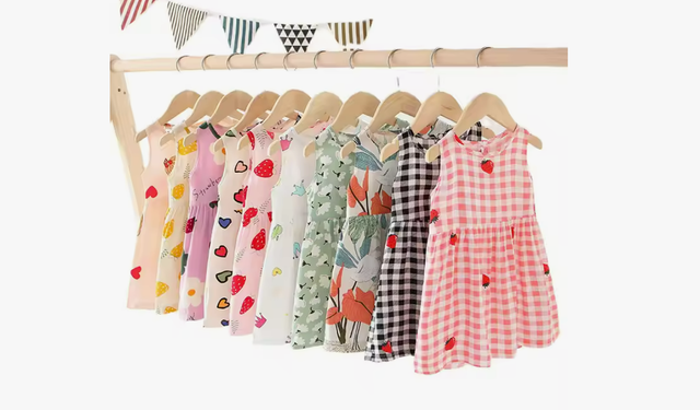 Küçücük çocuklara kadın kıyafeti... Aileler isyan ediyor