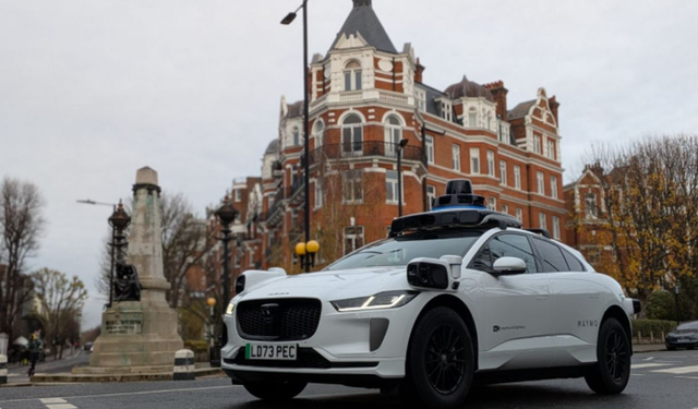 Sürücüsüz taksiler trafiğe çıkıyor